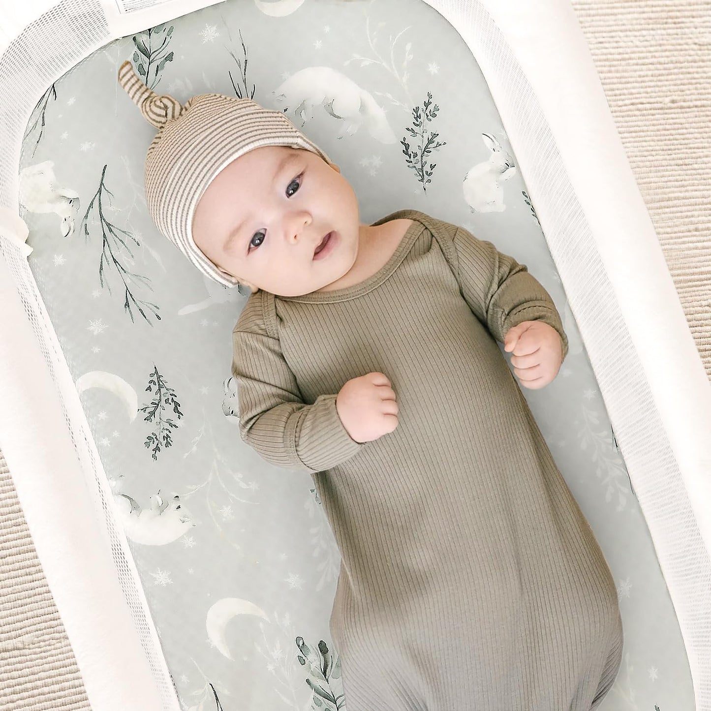 Stretchy Bassinet Mattress Sheets, Ultra Soft Bassinet Sheet 2 Pack, Universal Fitted for Oval Hourglass Rectangular Bassinet Mattress Pad Safe and Snug, Stylish Pattren of Bear and Wolf Print