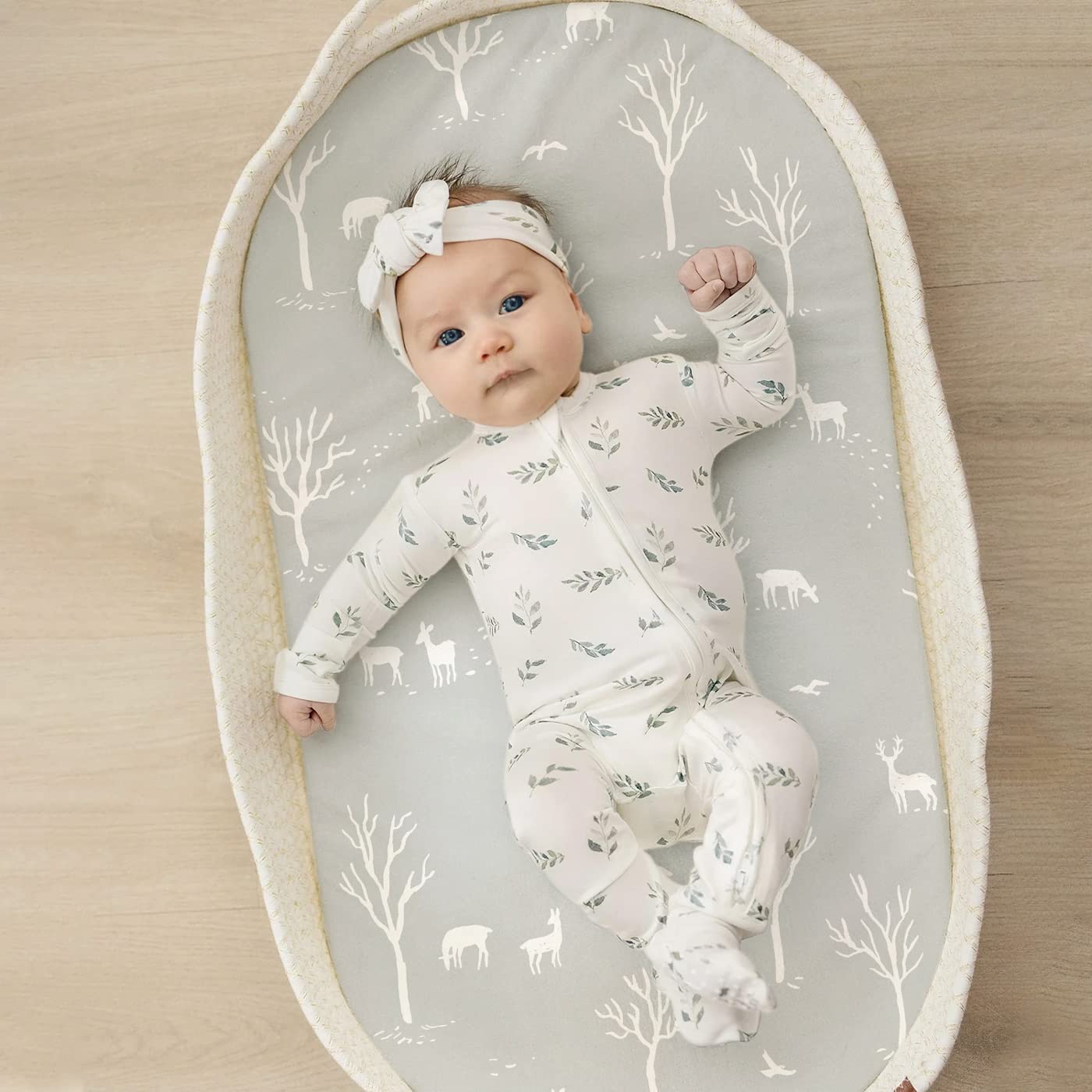 Stretch Ultra Soft Fitted Bassinet Sheet Set 2 Pack, Universal Fit for Bassinets Baby Cradle Moses Basket Oval Rectangle Mattress Safe and Snug, Pretty African Savannah Animals Pattern