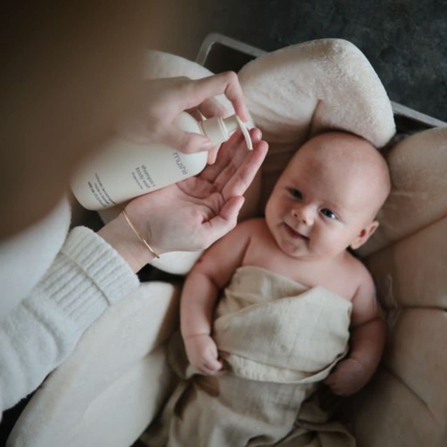 mushie Baby Shampoo & Body Wash | Gentle Formula for Delicate Skin | Certified Organic | Made in Denmark, 13.53 fl oz (Green Lemon)