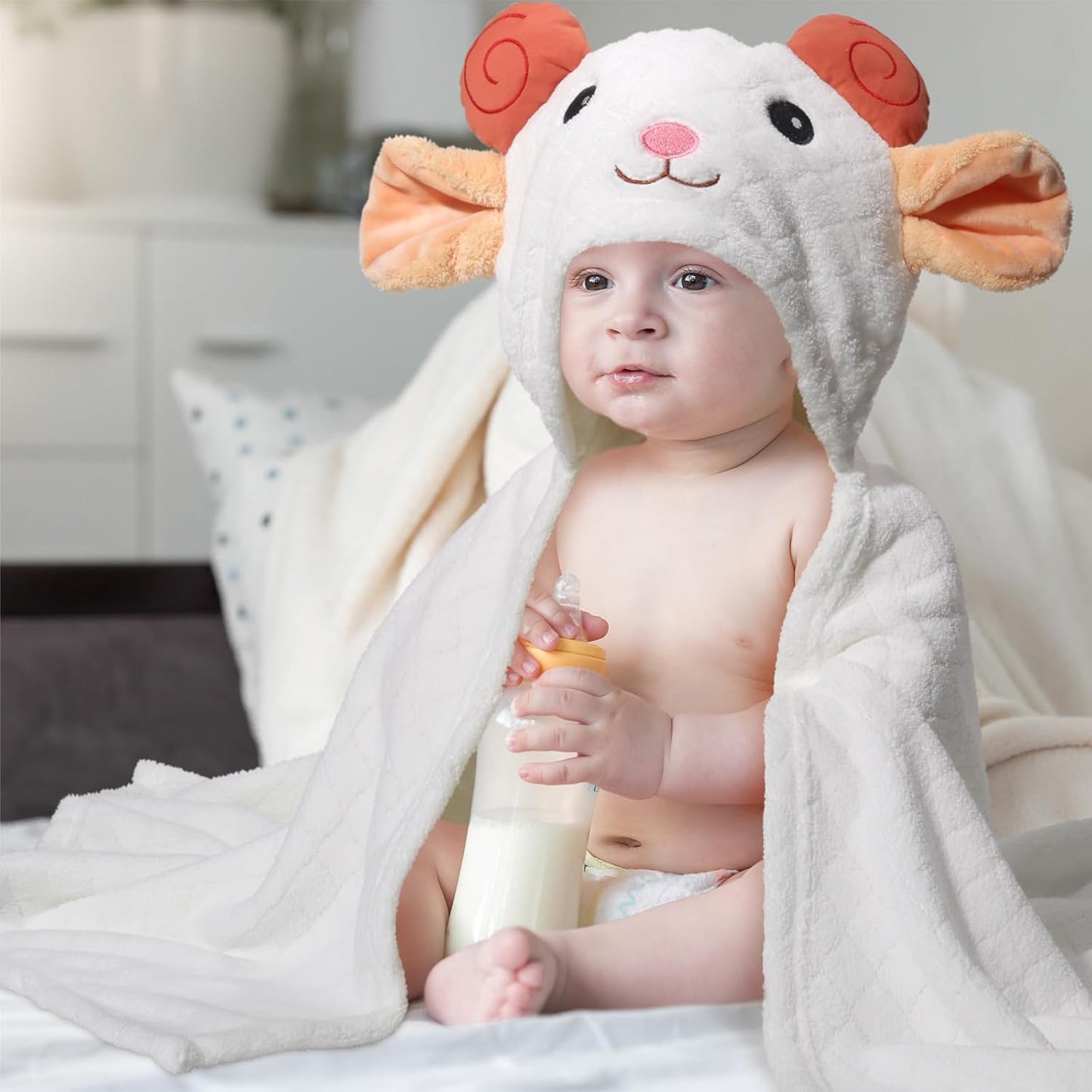 Hooded Bath Towels for Babies, 50 * 32 Inches Skin-Friendly Baby Towel with Animal Hood, 2-Pack Ultra Absorbent Thick Soft for Boys&Girls, White Sheep & Green Giraffe