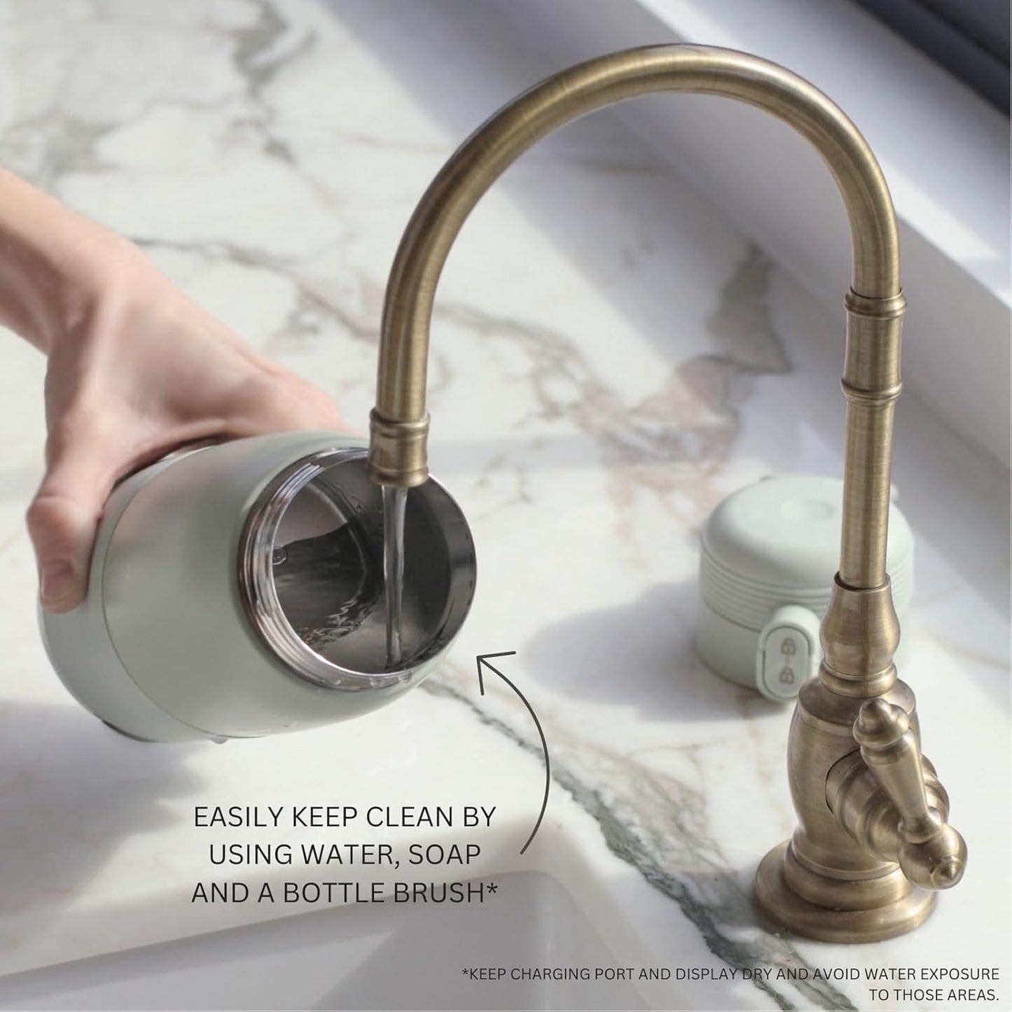 Portable Bottle Warmer, Digital Display Portable Milk Warmer for Breastmilk, Temperature Control, Automatic Lock, Rechargeable Water Warmer Travel Milk Warmer for Outdoor Parks