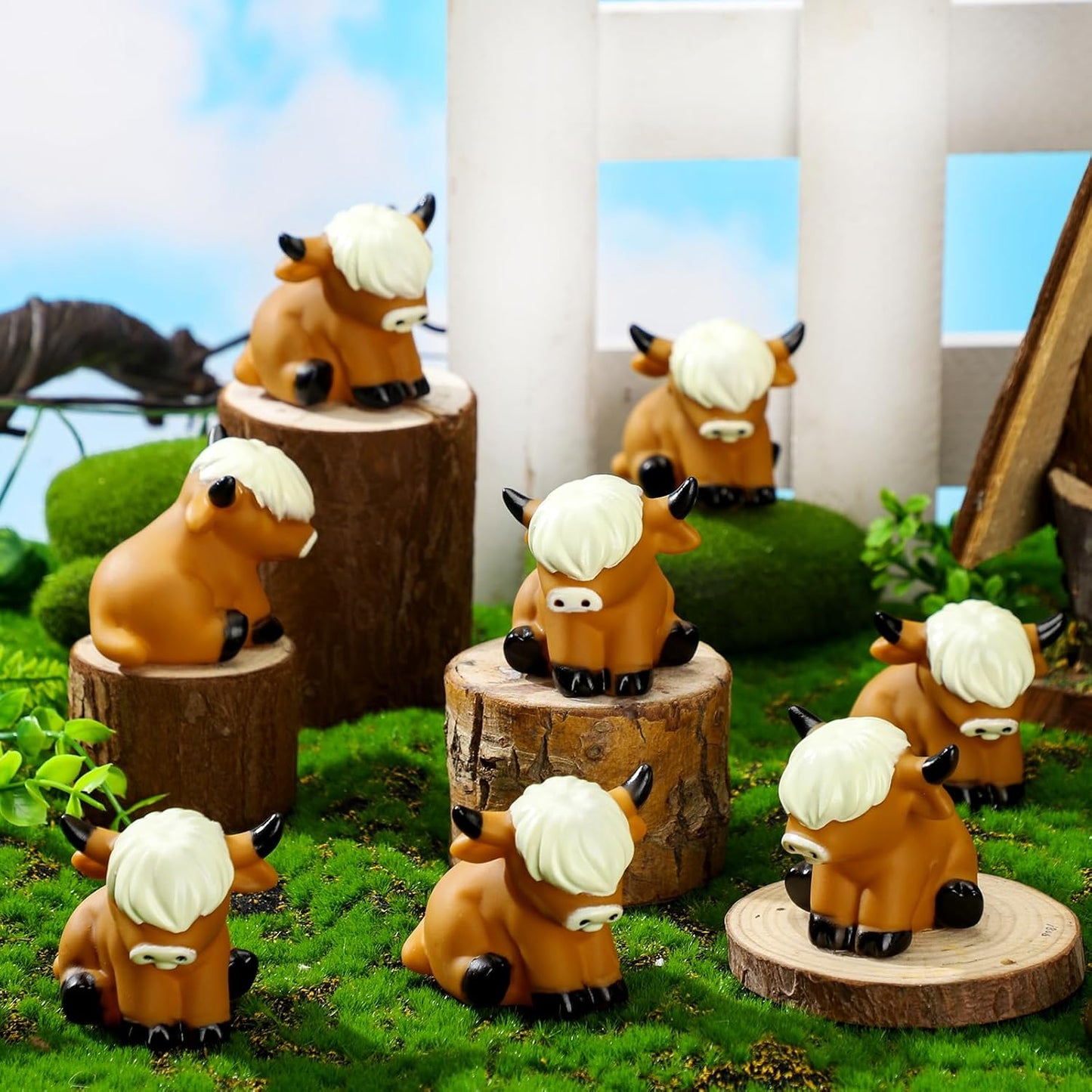 30 Pcs Highland Cow Floating Decorations Bath Rubber Water Squirting Highland Cow Squeaky Figurines Bulk Figurine Statues Decor for Spring Summer Birthday Party