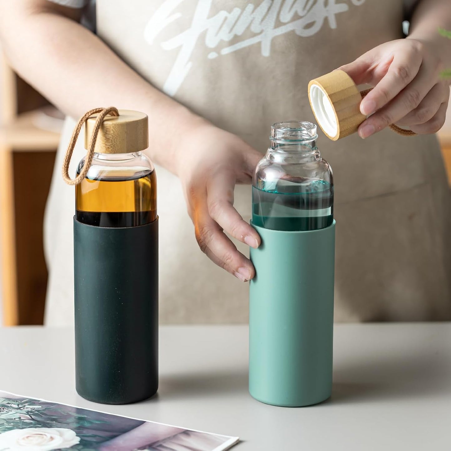 21oz Glass Water Bottle with Silicone Sleeve & Bamboo Lid, BPA Free Reusable Water Bottle Glass for Gym Office Travel, Gift for Fitness Enthusiasts (Black+Green)
