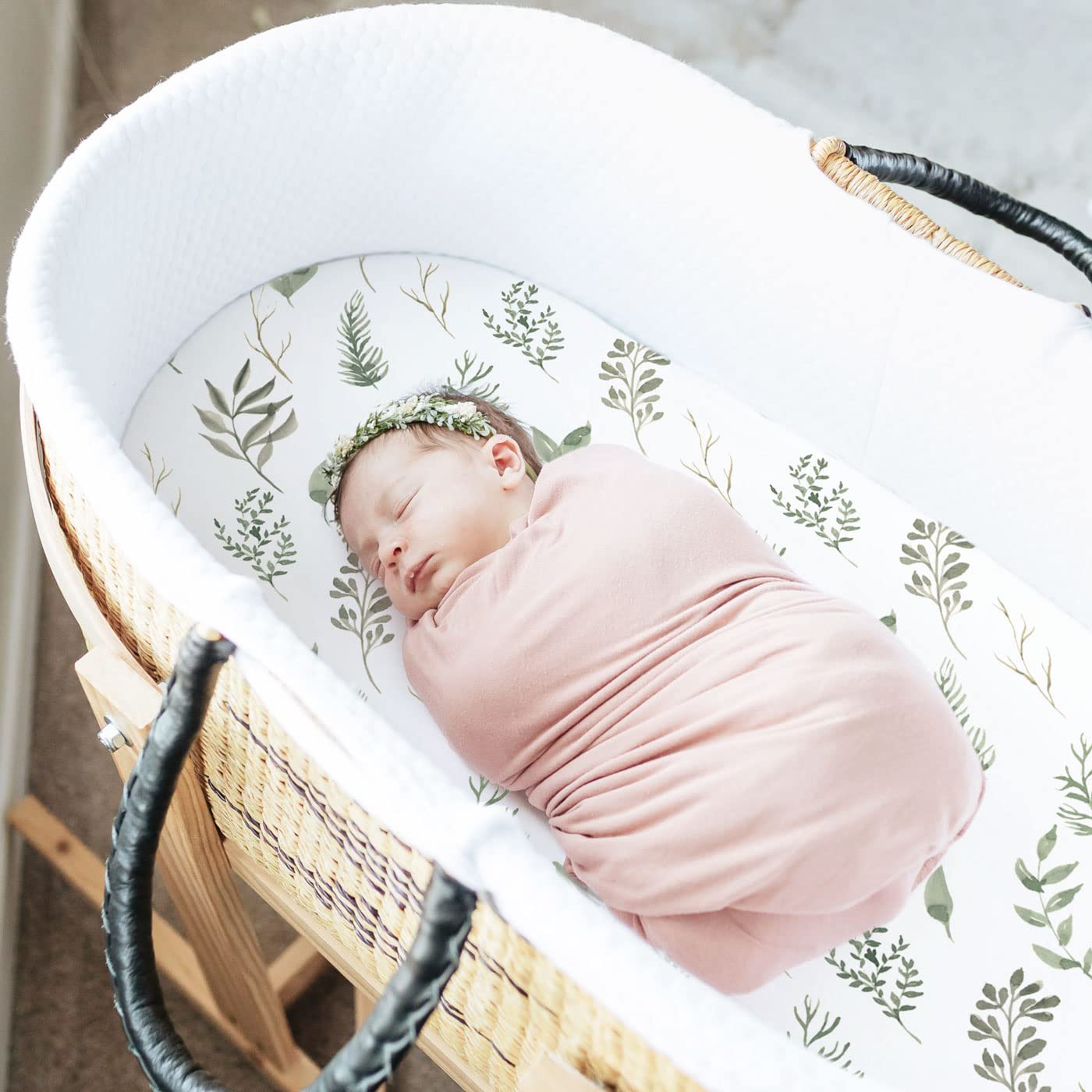 GRSSDER Stretchy Ultra Soft Fitted Bassinet Sheet Set 2 Pack, Universal Fit for Bassinets Baby Cradle Moses Basket Oval Rectangle Mattress, Watercolor Daisy Flowers Bassinet Sheets for Girls