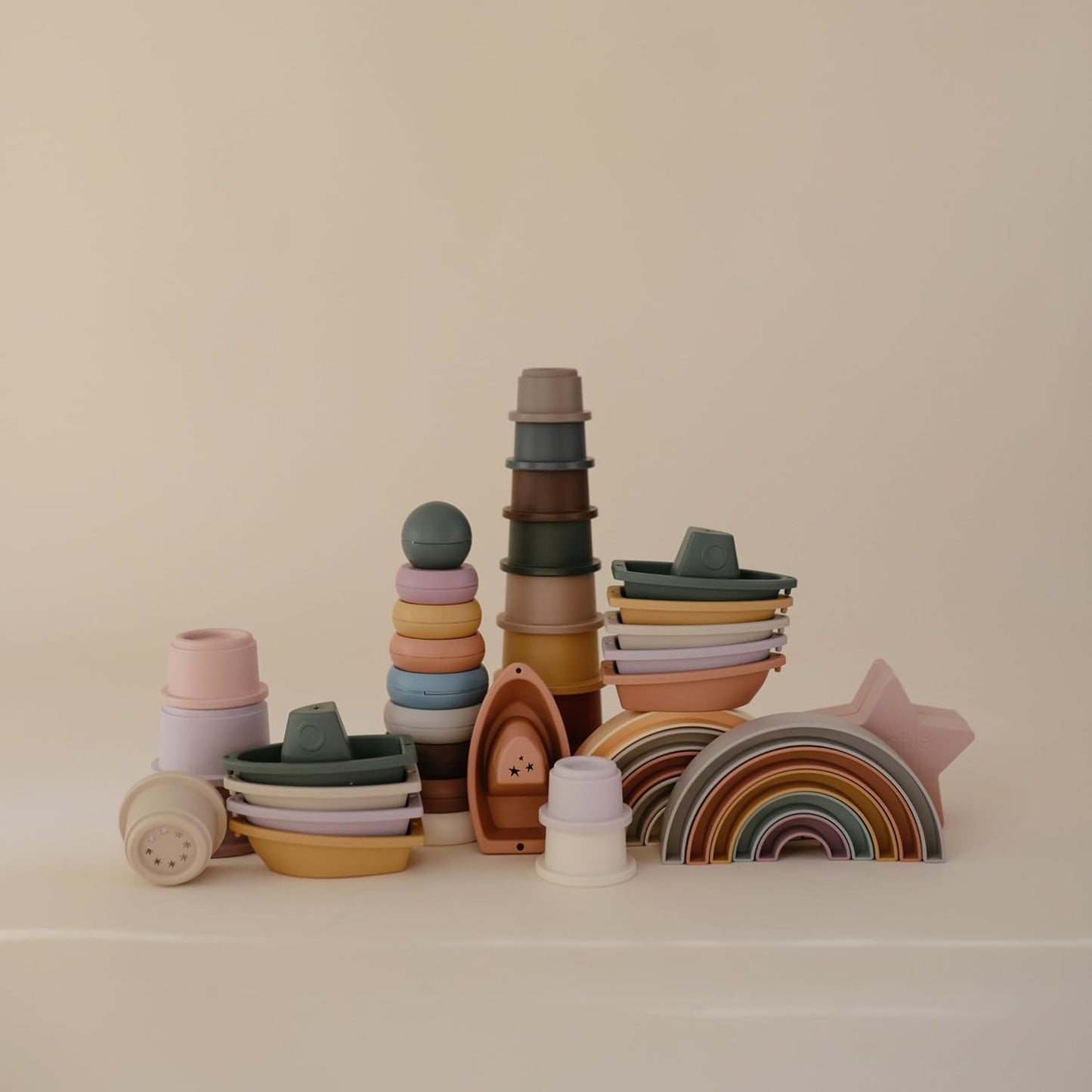 mushie Stackable Bath Boats Toy (Petal) | Floating Bathtub Toys for Baby & Toddler, Set of 5 | Made in Denmark