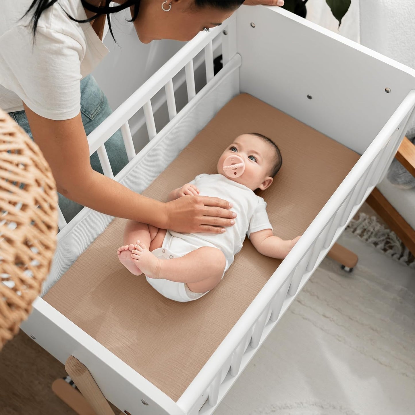 Comfy Cubs Muslin Bassinet Sheet - 100% Soft Cotton Fabric, Breathable & Gentle for Baby’s Sensitive Skin - Universal Fit with Secure Elastic Edging, Gift-Ready Packaging - Cedar