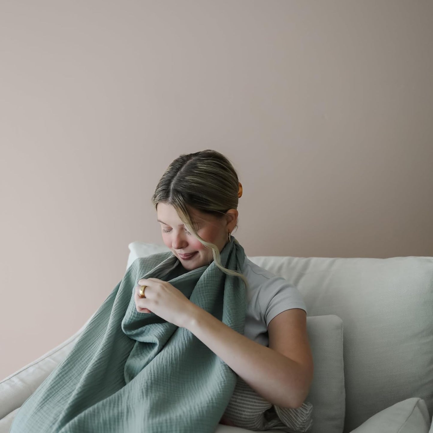 snuggle me® Nursing Cover - 100% Organic Cotton Muslin Nursing Cover Up for Breastfeeding with a BPA-Free Silicone Teether Ring, Ultra-Soft & Lightweight (33.5″ × 39.4″)