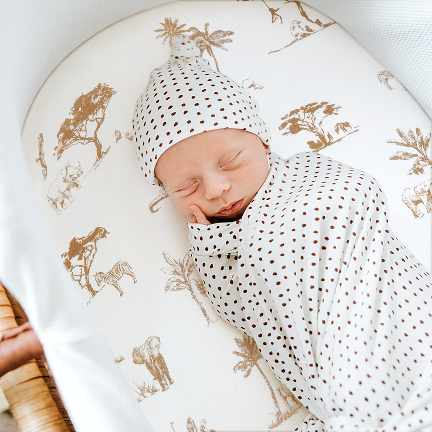 GRSSDER Ultra Soft Bassinet Sheets 2 Pack, Stretchy Breathable Knit Bassinet Mattress Sheets for Baby, Universal Fitted Baby Cradle Moses Basket Oval Rectangle Mattresses Safe and Snug, Animals Print