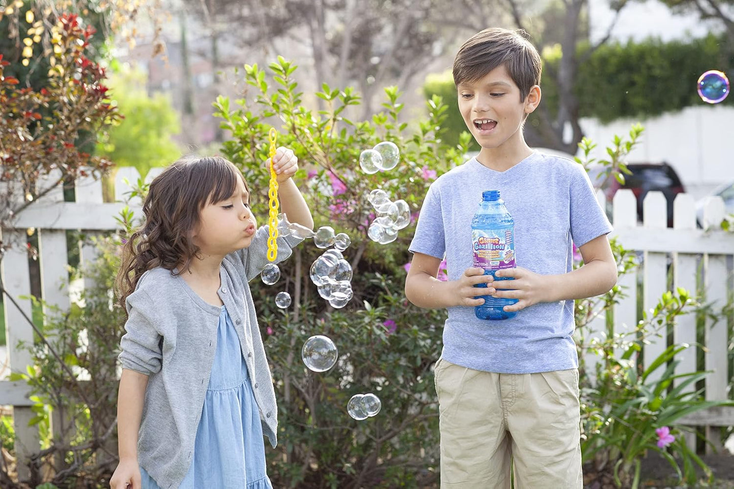 Gazillion Giant Bubble Solution 1 L – Creates Huge, Extra‑Elastic Bubbles, Safe & Non‑Toxic, Includes 7‑in‑1 Bubble Wand, Outdoor Refill for Wands, Machines & Kids’ Party Fun Ages 3 +