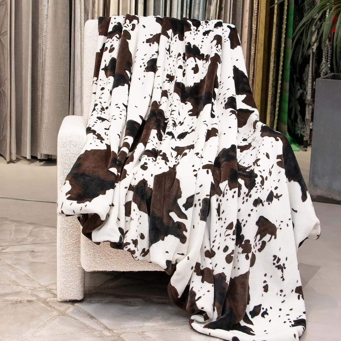 Cow Print Twin Blanket 60x80 Inch - Soft Plush Fleece Throw for Bedroom Living Room, Black & White Animal Print Bedding, Lightweight Cozy Blanket for Adults & Kids