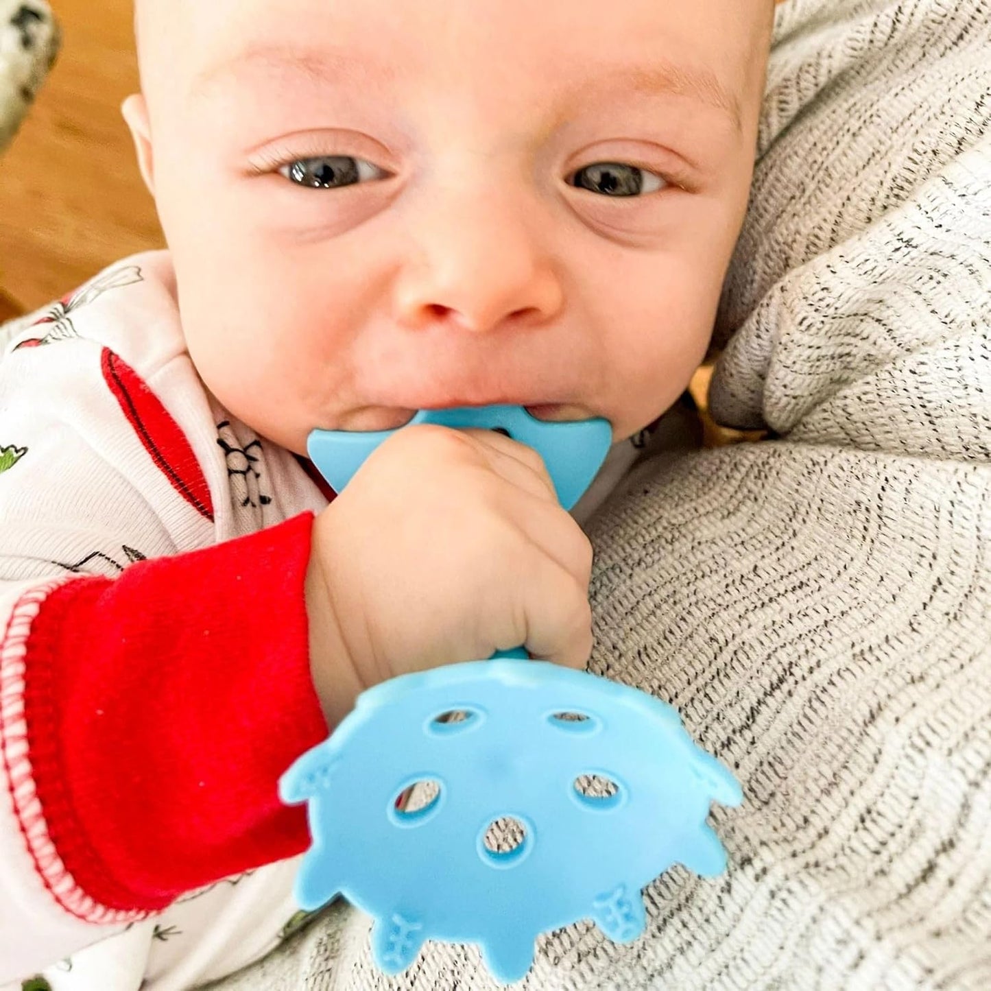 Innobaby Original Teethin' Smart EZ Grip Star Teether and Sensory Toy for Babies and Toddlers. BPA Free Teether