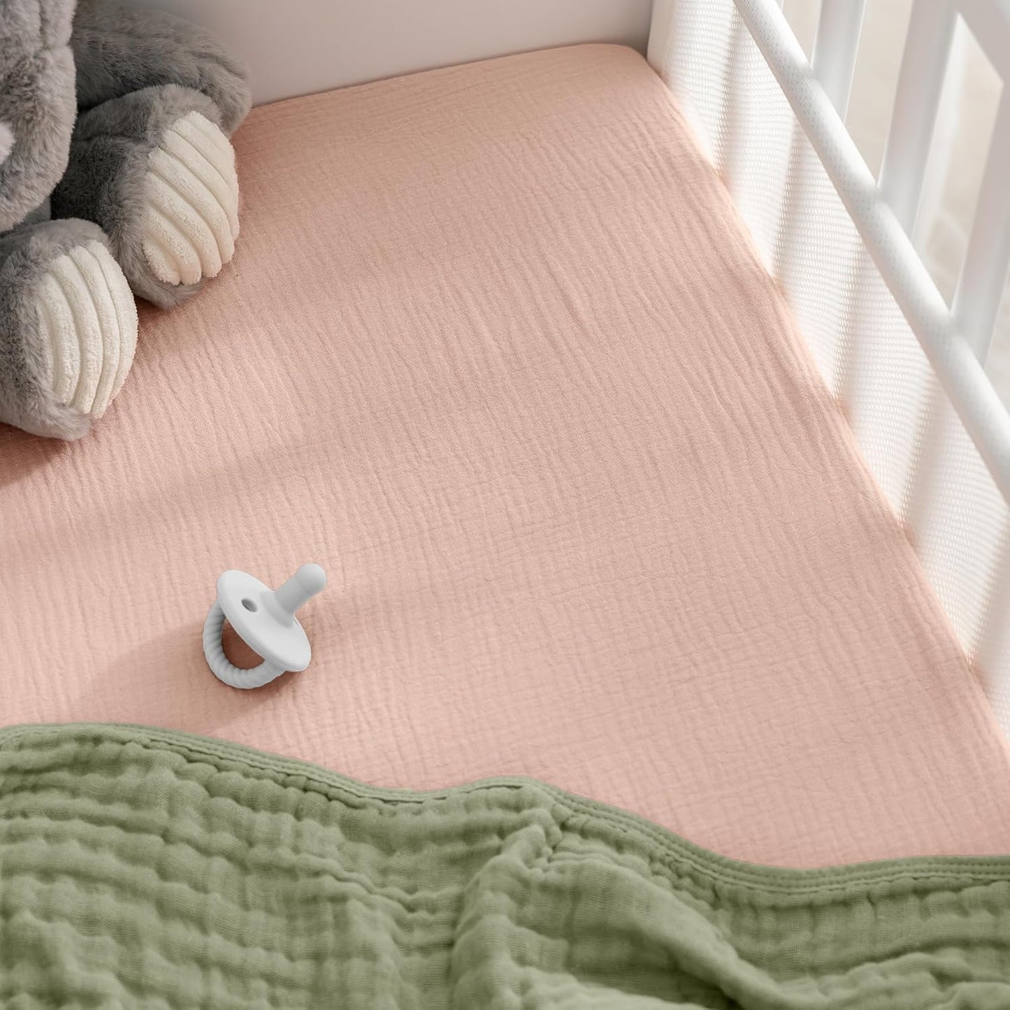 Comfy Cubs Muslin Bassinet Sheet - 100% Soft Cotton Fabric, Breathable & Gentle for Baby’s Sensitive Skin - Universal Fit with Secure Elastic Edging, Gift-Ready Packaging - Blush