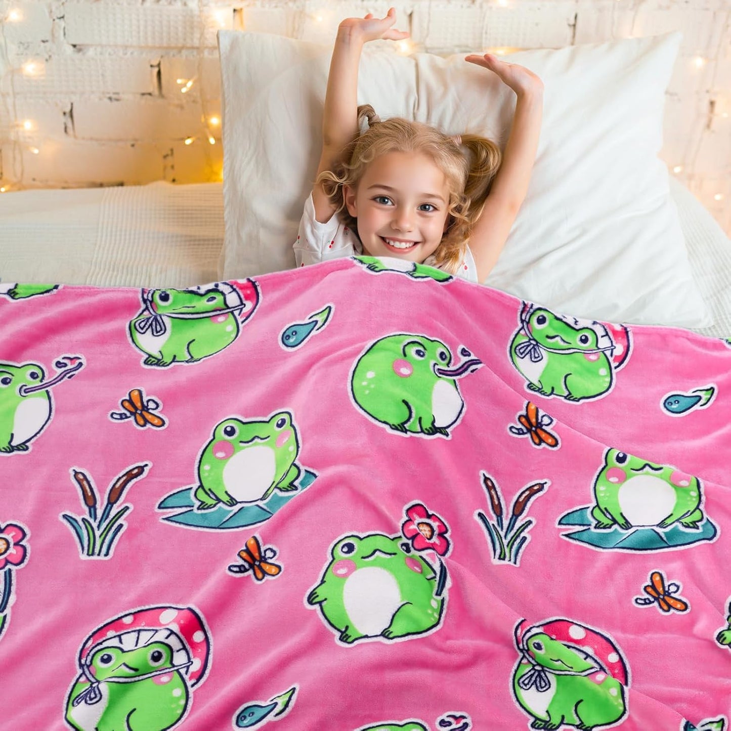 Frog Gifts for Women Girls - Glow in The Dark Blanket Frogs for Kids Cute Blankets for Women Girls Frog Decor Stuff 40"x50"