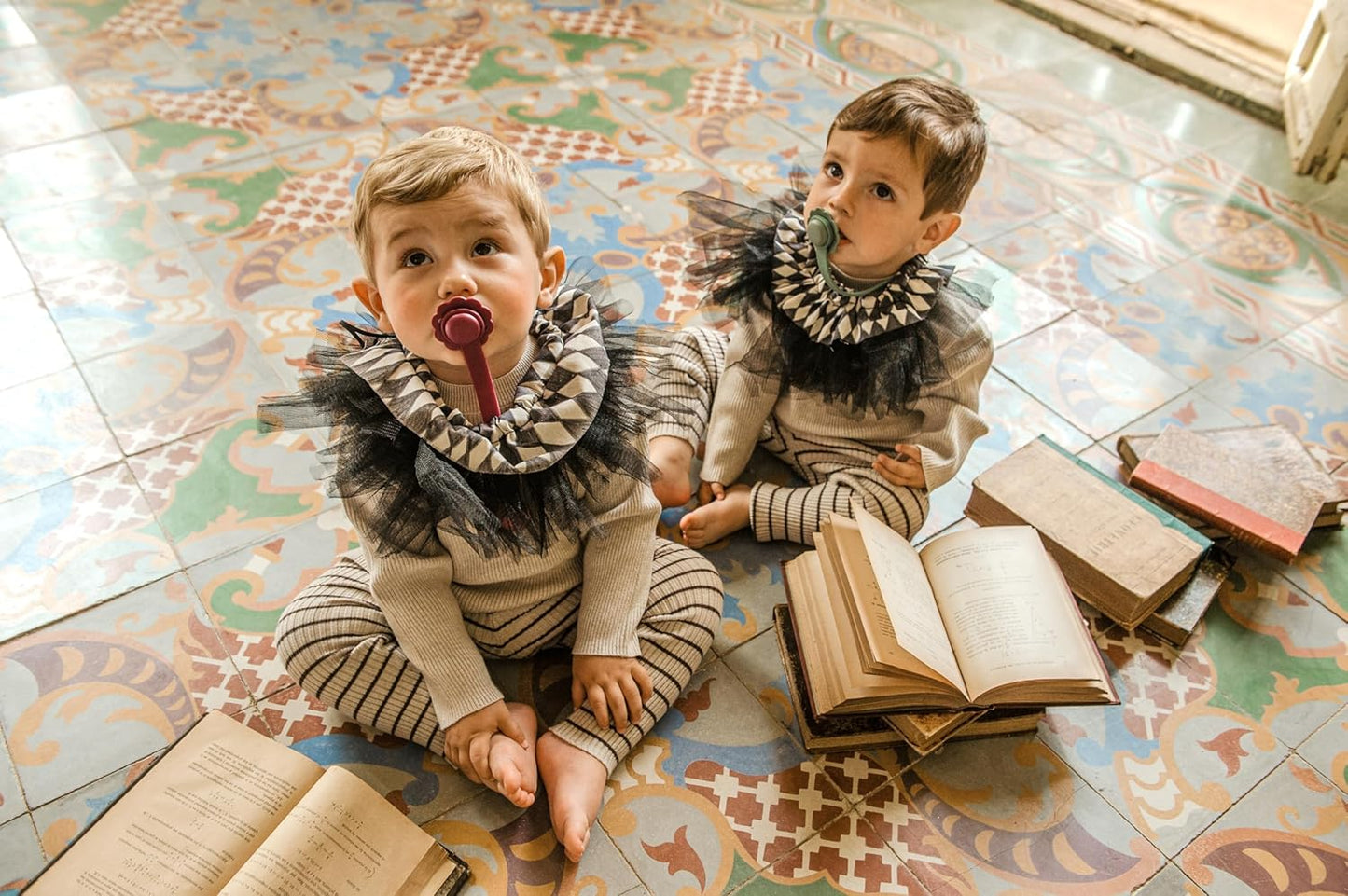 Suavinex Wonder Silicone Baby Pacifier Clip, Spain's #1 Baby Bottle and Pacifier Brand, Paci Clips for Babies, Essentials, Gray Clouds