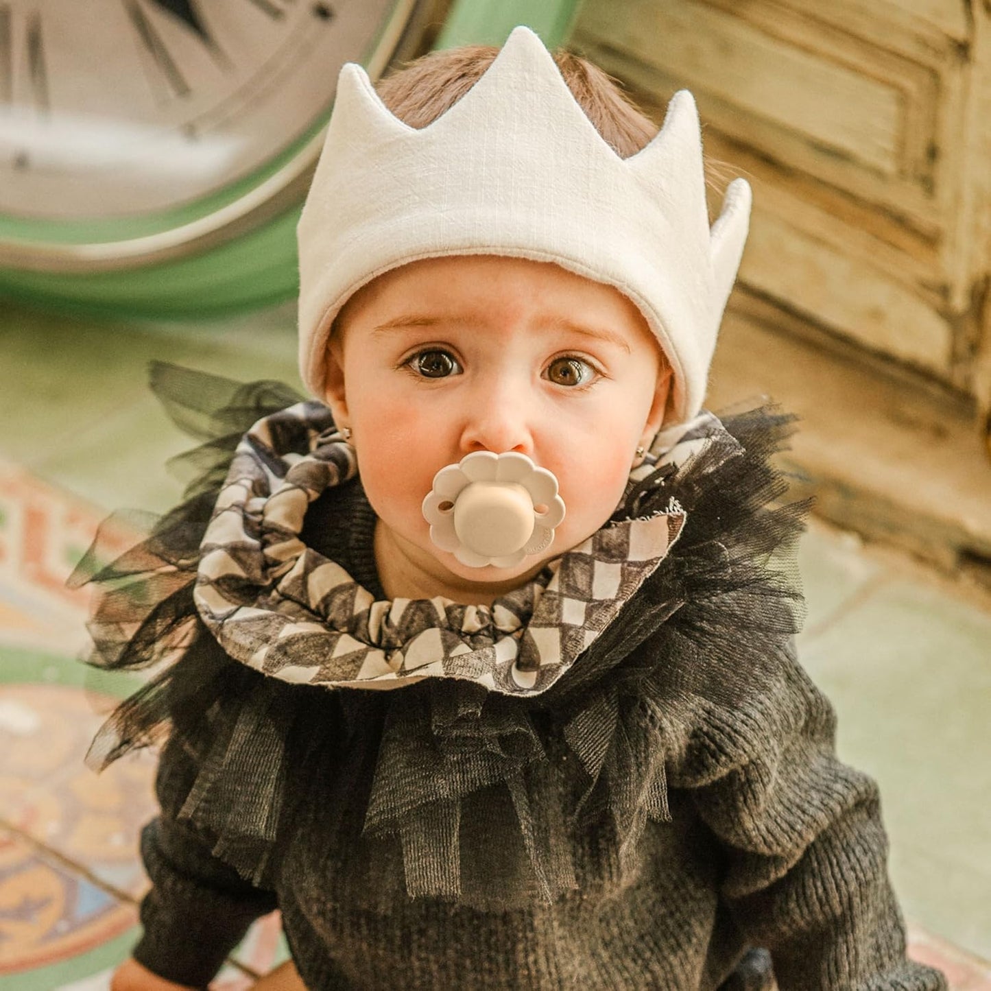 Suavinex Wonder Baby Pacifier, SX Pro Silicone Nipple, Reversible, Non Irritating Shield Design, 2 Pk Pacifiers 0-6 Months, Made in Europe, Mauve/Chalk